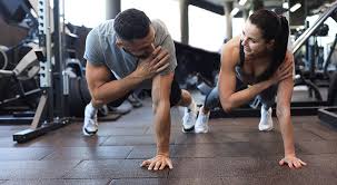 Toning Bingo Wings: Your Ultimate Guide to Sculpting Sleek Arms at the Gym 3 Fitness trainer demonstrating arm toning exercises Bexleyhill